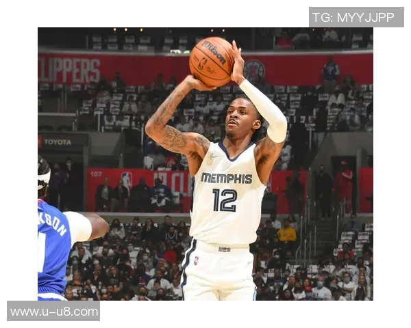 乔治表现平平17投仅中6得17分3篮板3助攻并遭遇5次犯规